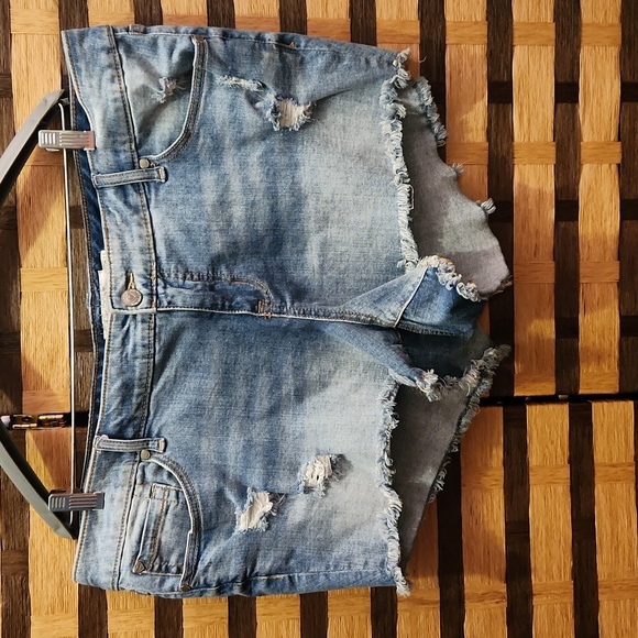Torrid destroyed jean shorts - Picture 1 of 7